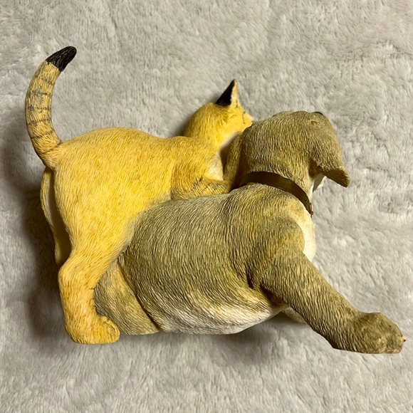 Puppy and Kitten are playing together figurine . Love and Friendship. Polyresin - Picture 6 of 10